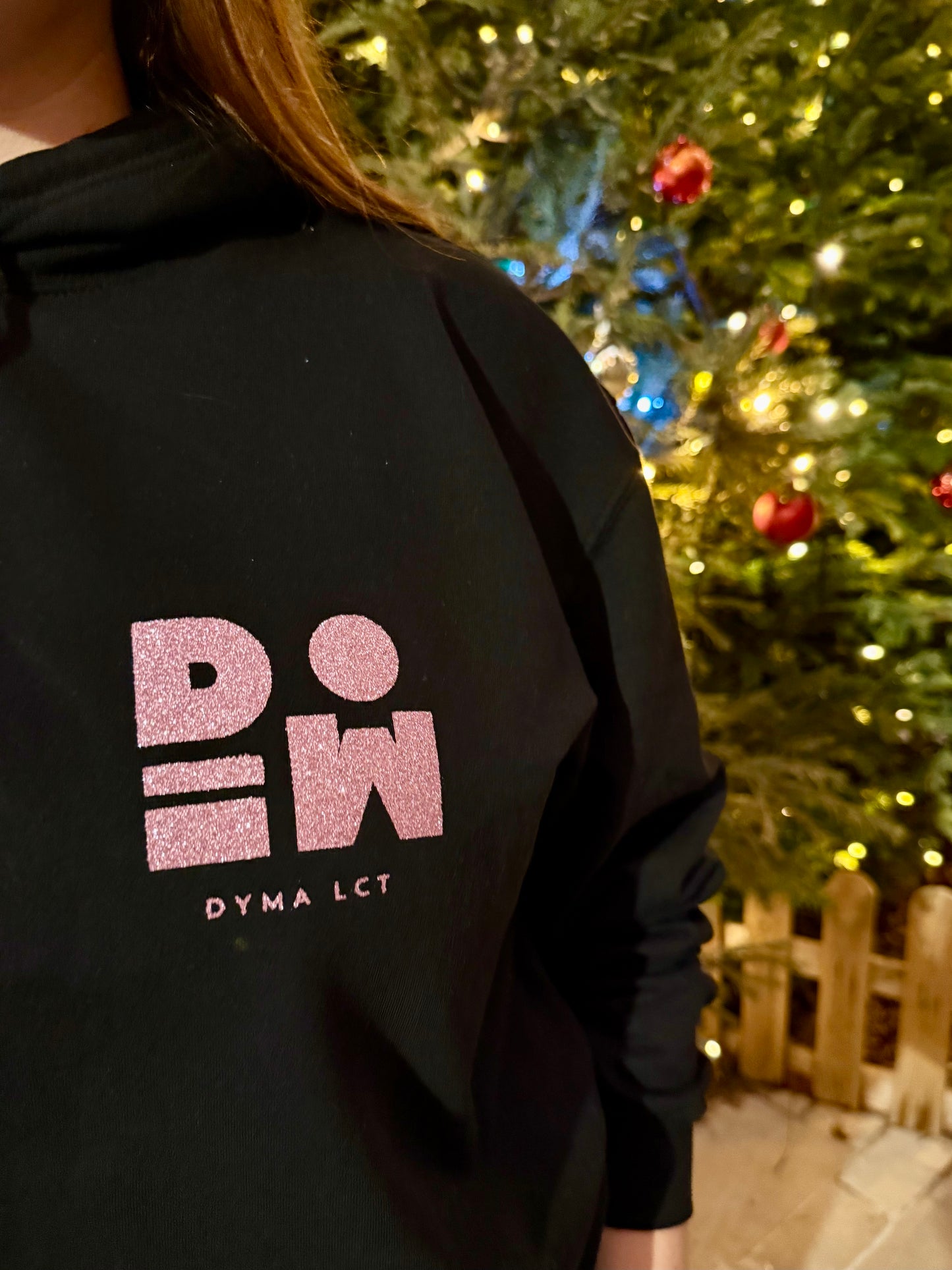 Pull noir et rose pailleté