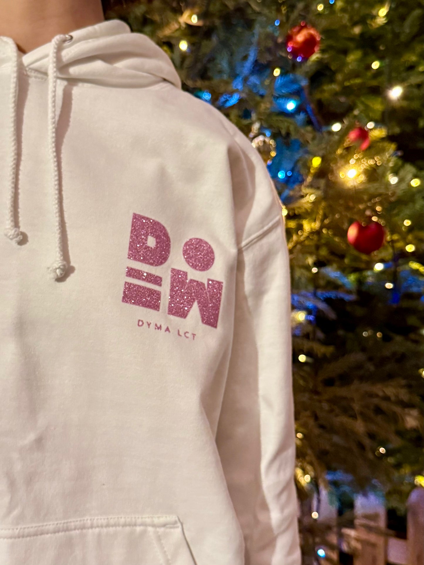 Pull blanc et rose pailleté