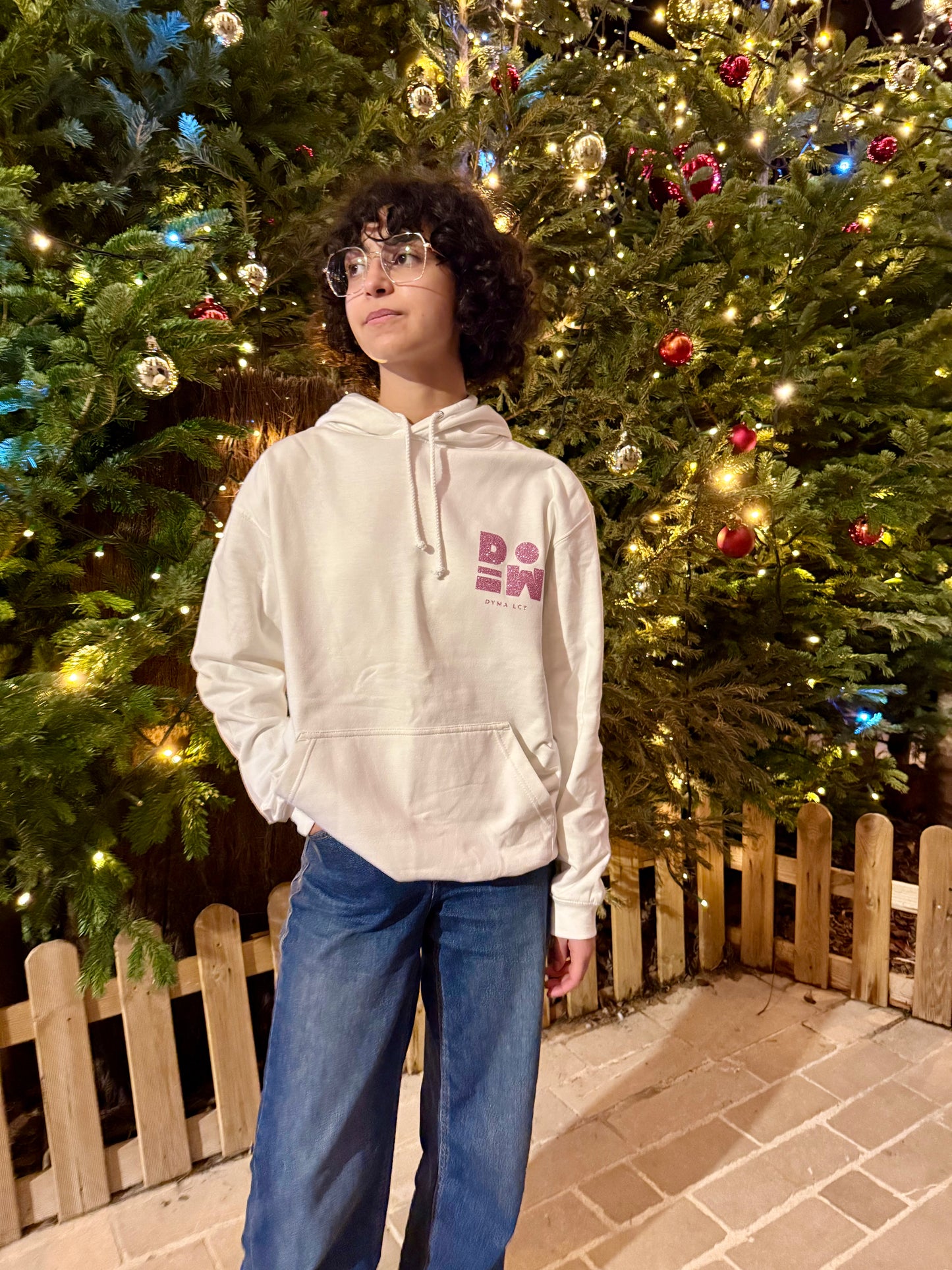 Pull blanc et rose pailleté